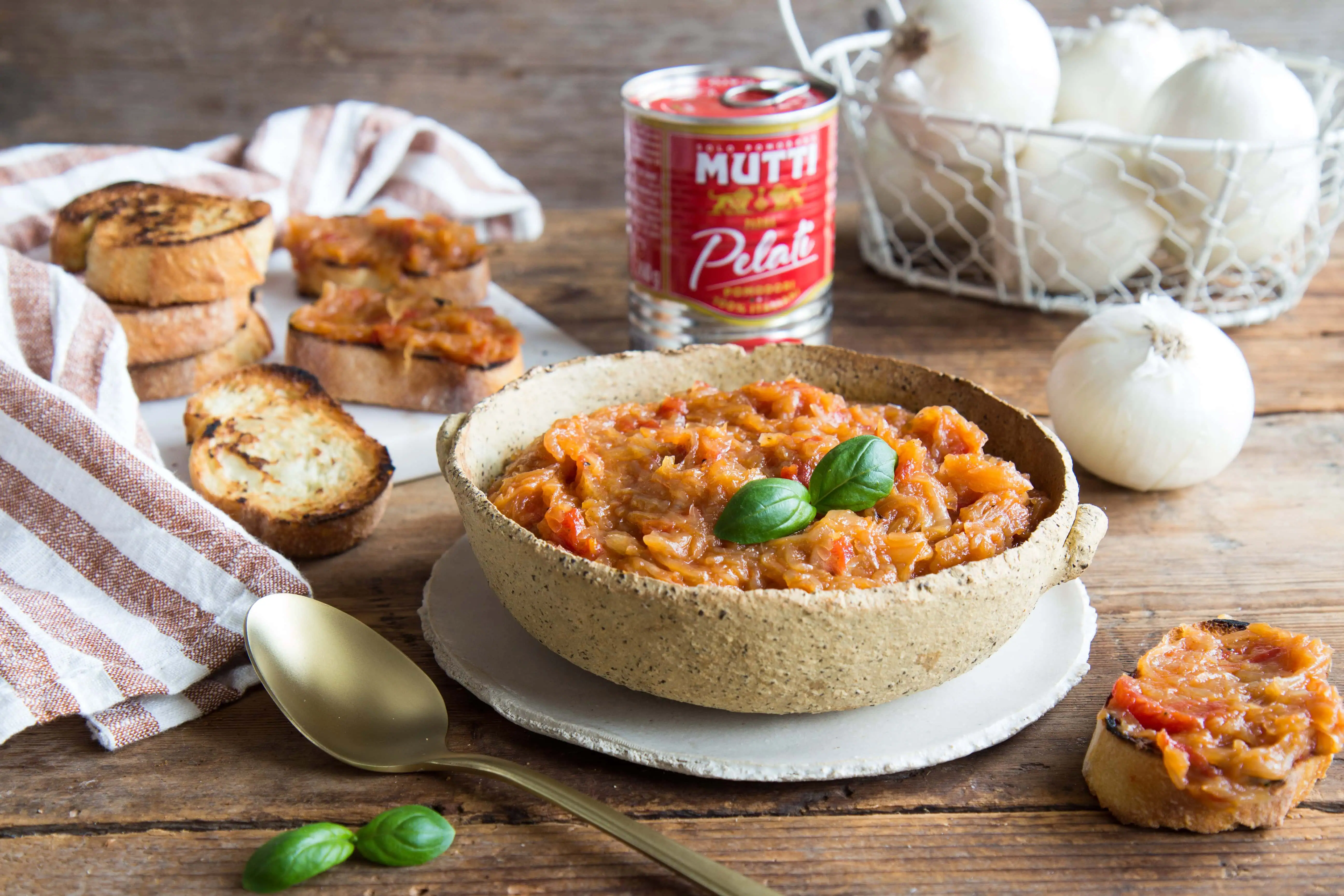 Friggione: Italian braised onions and tomatoes sauce