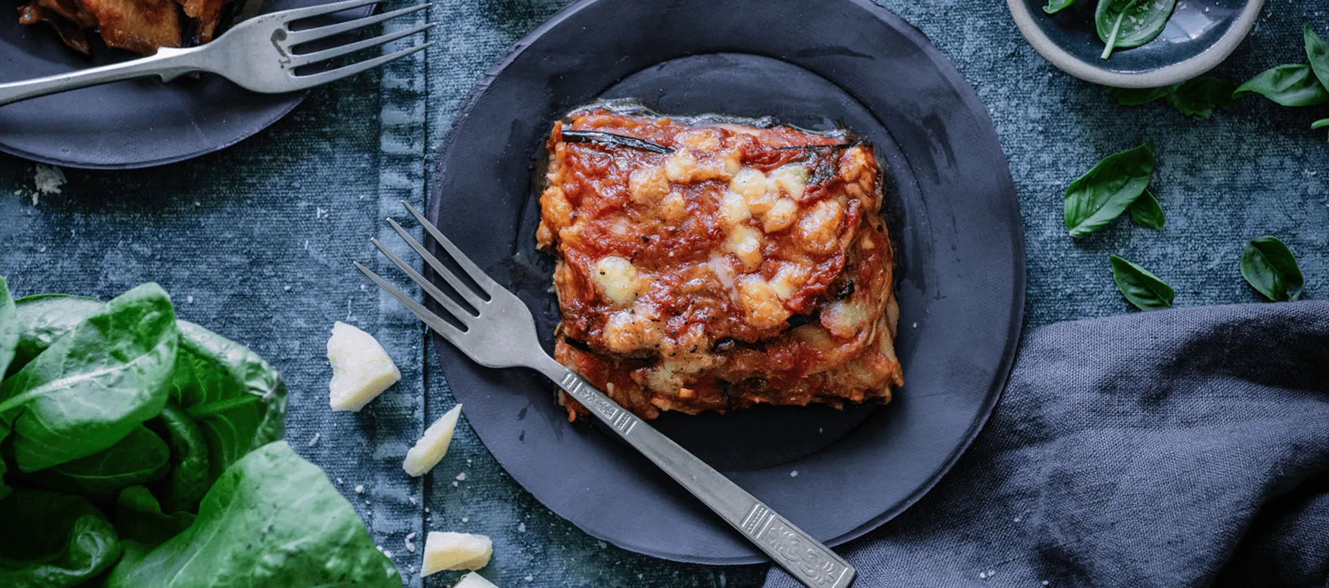 Eggplant parmigiana with tomato
